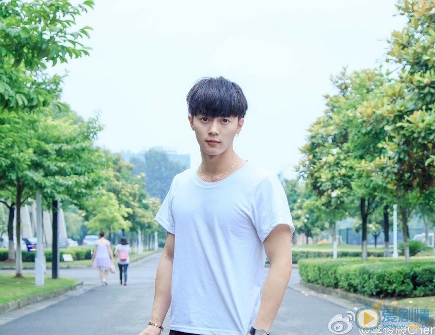 李俊辰唯美帅气写真 李俊辰高清写真_李俊辰高清剧照
