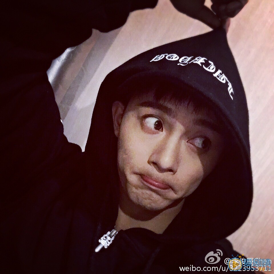李俊辰生活照 李俊辰高清写真_李俊辰高清剧照