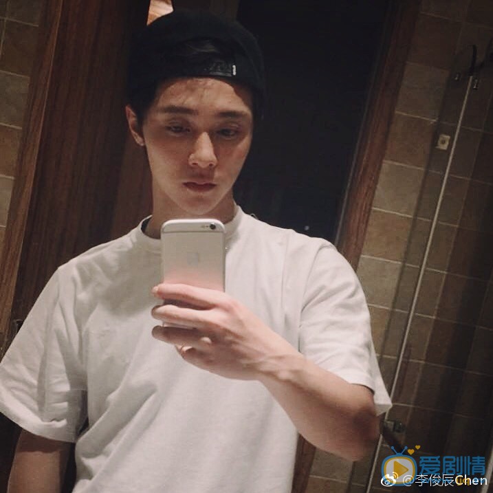 李俊辰生活照 李俊辰高清写真_李俊辰高清剧照