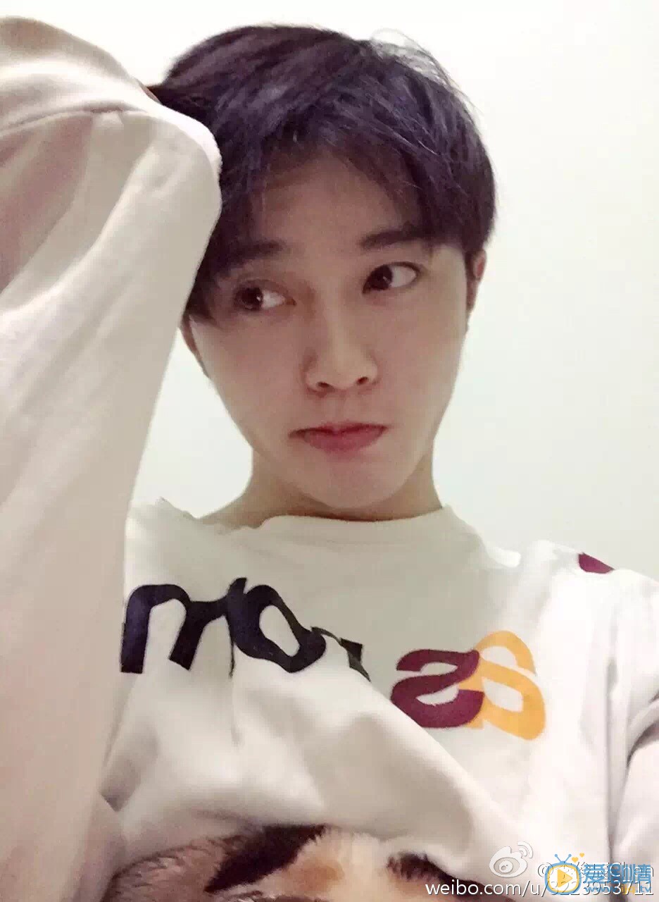 李俊辰生活照 李俊辰高清写真_李俊辰高清剧照