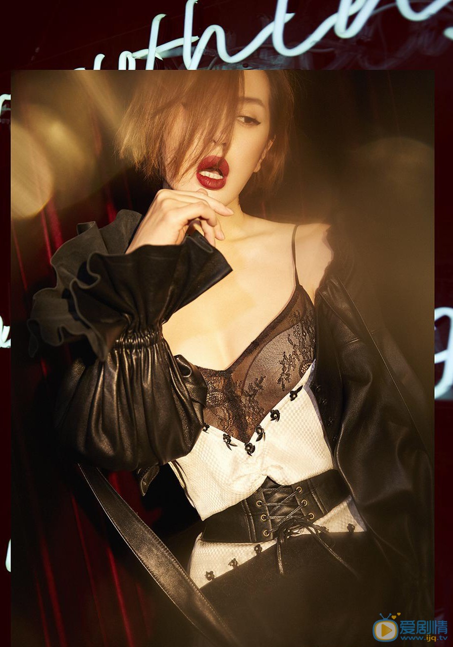 余男妖娆妩媚写真