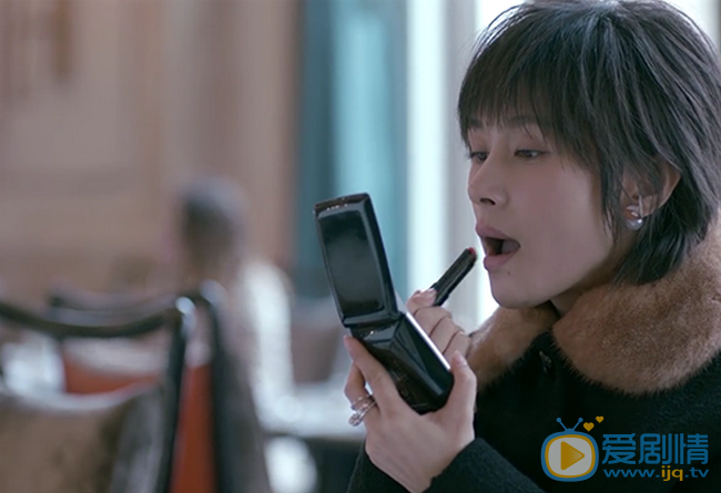 欢乐颂2曲筱绡用的粉饼和口红是什么牌子?多少钱?