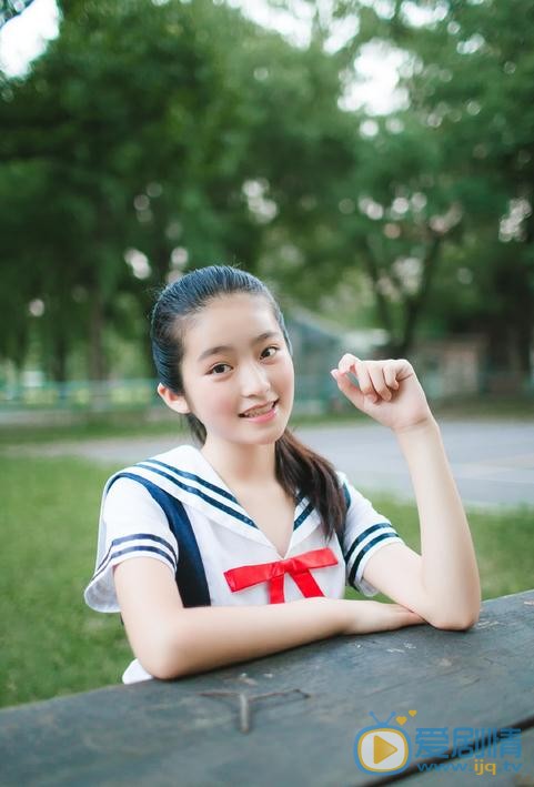 柴蔚校服写真 柴蔚校服写真