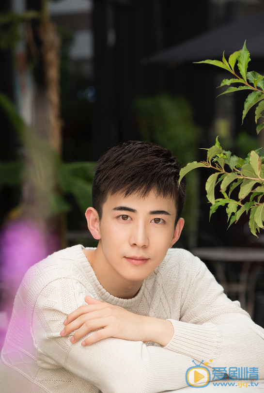 李川阳光写真 李川高清写真_李川高清剧照