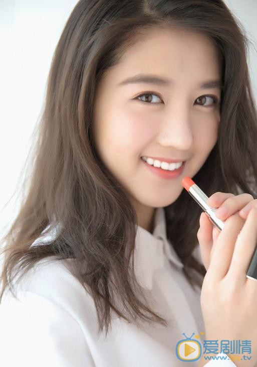 李凯馨口红写真 李凯馨高清写真_李凯馨高清剧照