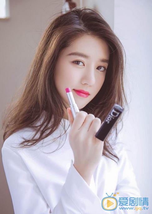 李凯馨口红写真