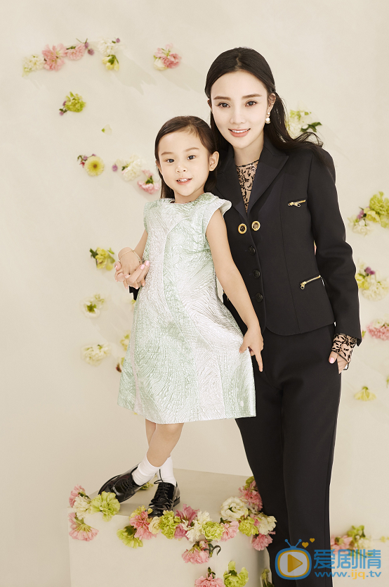 李小璐全家福写真 李小璐高清写真_李小璐高清剧照