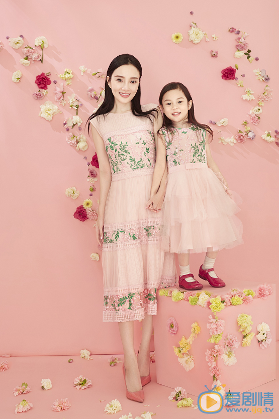 李小璐全家福写真 李小璐高清写真_李小璐高清剧照