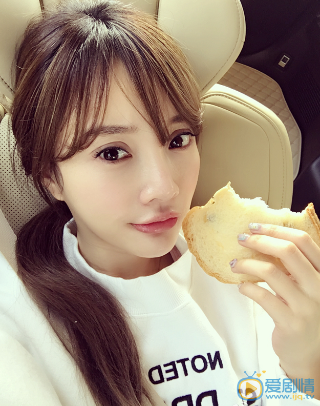 李小璐卖萌照 李小璐高清写真_李小璐高清剧照