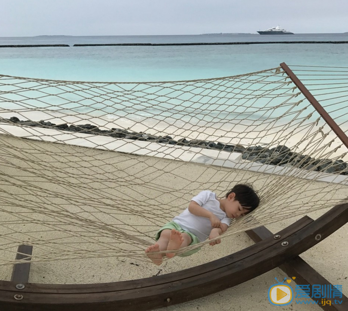 霍思燕霍思燕儿子嗯哼呆萌照 霍思燕高清写真_霍思燕高清剧照