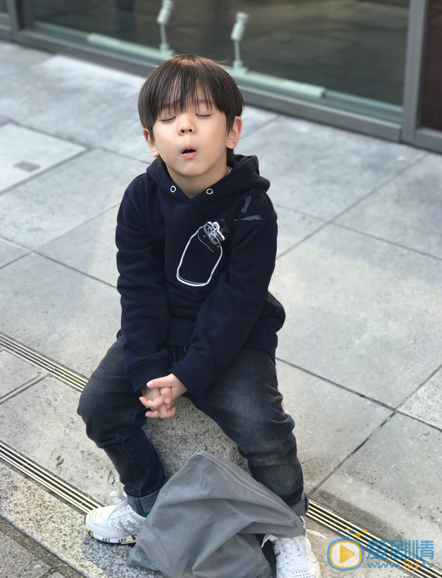 霍思燕霍思燕儿子嗯哼呆萌照 霍思燕高清写真_霍思燕高清剧照