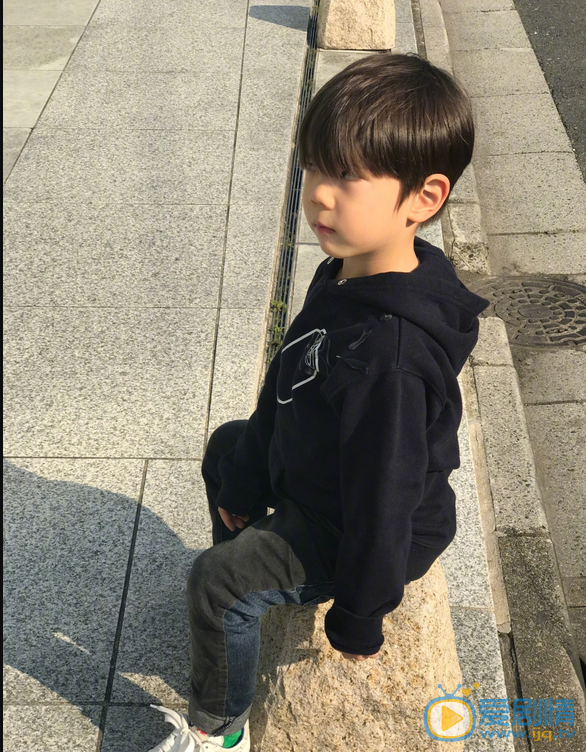 霍思燕霍思燕儿子嗯哼呆萌照 霍思燕高清写真_霍思燕高清剧照