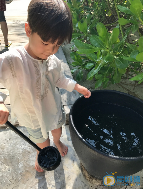 霍思燕霍思燕儿子嗯哼呆萌照 霍思燕高清写真_霍思燕高清剧照