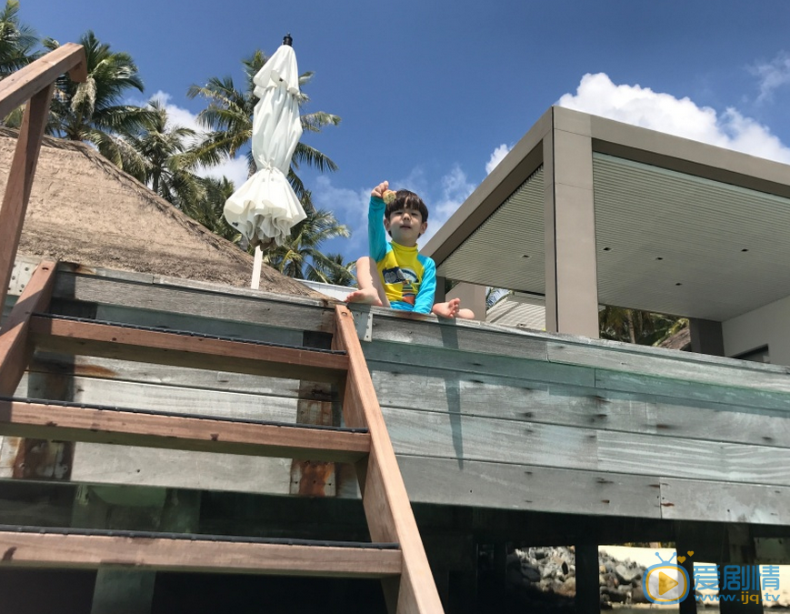 霍思燕霍思燕儿子嗯哼呆萌照 霍思燕高清写真_霍思燕高清剧照
