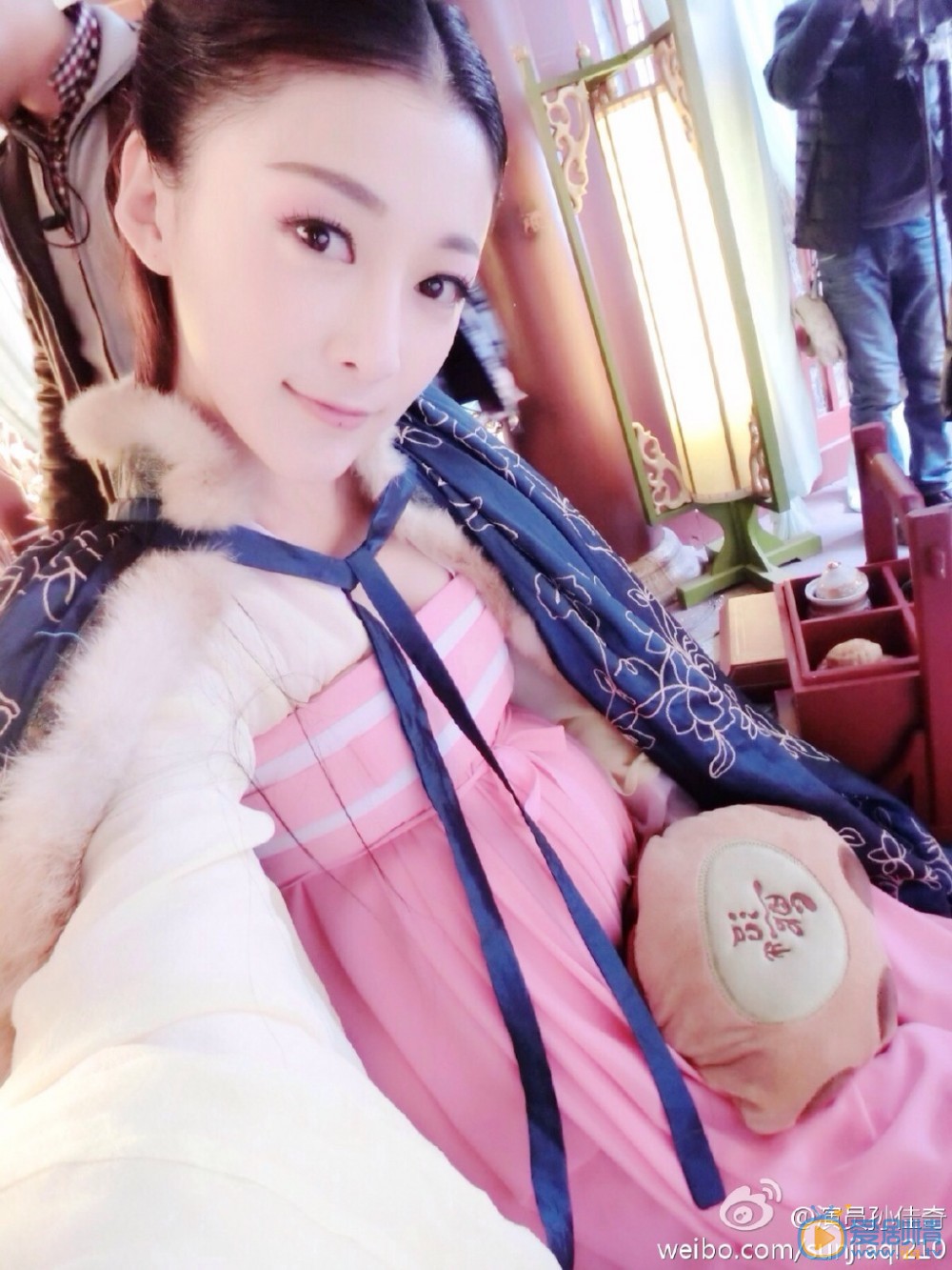 孙佳奇片场照 孙佳奇高清写真_孙佳奇高清剧照