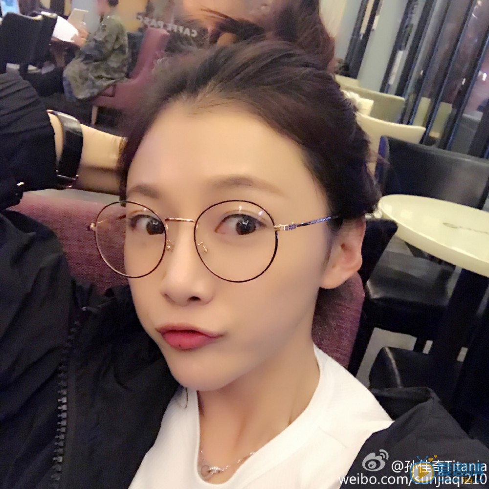 孙佳奇嘟嘴卖萌照 孙佳奇高清写真_孙佳奇高清剧照