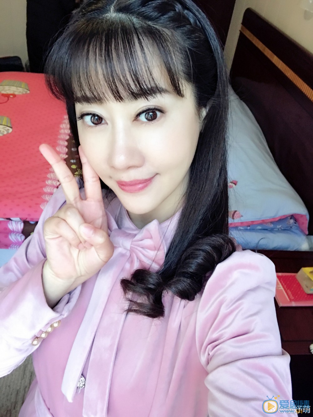 唐妤萌逗逼卖萌照 唐妤萌高清写真_唐妤萌高清剧照