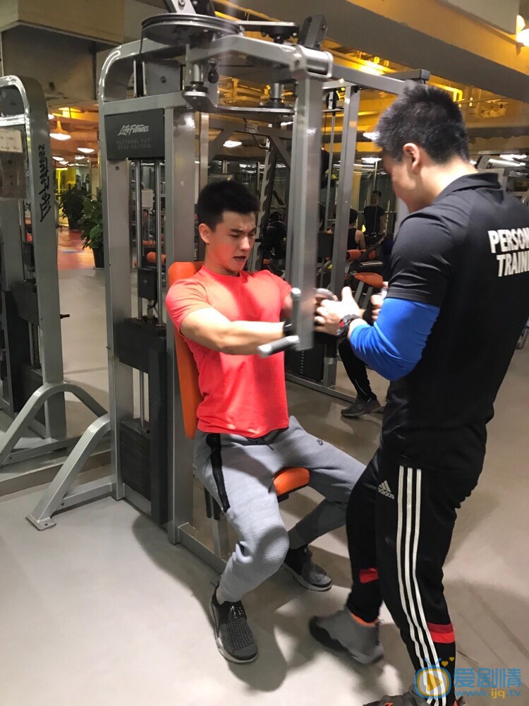 王羽铮运动健身照 王羽铮高清写真_王羽铮高清剧照