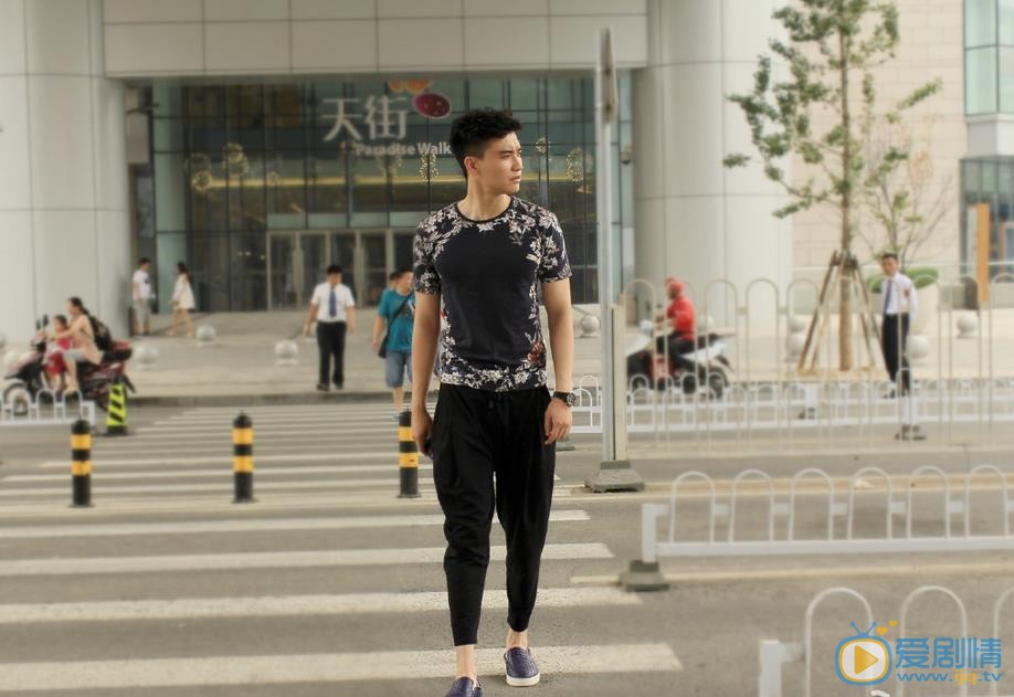 王羽铮时尚街拍 王羽铮高清写真_王羽铮高清剧照
