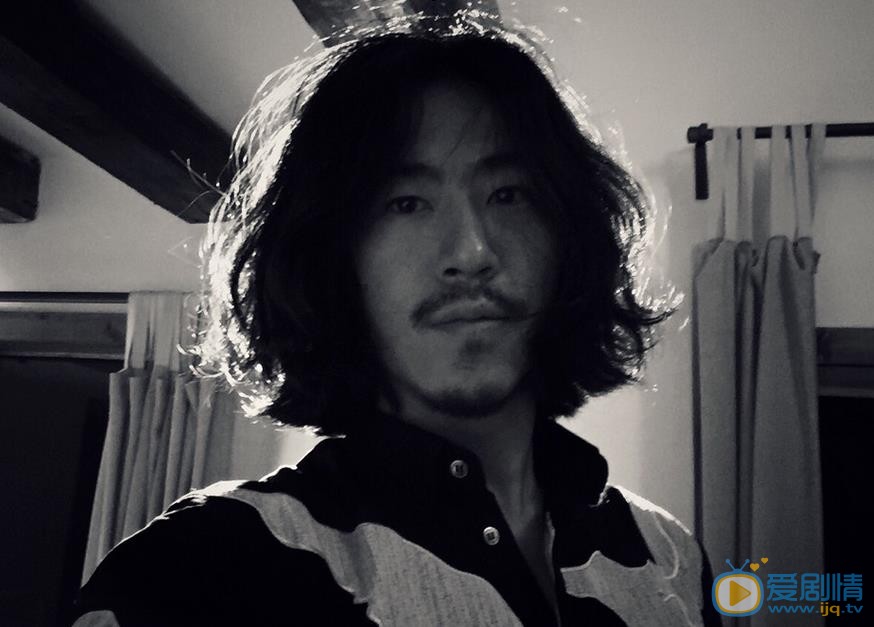 江奇霖黑白写真 江奇霖高清写真_江奇霖高清剧照