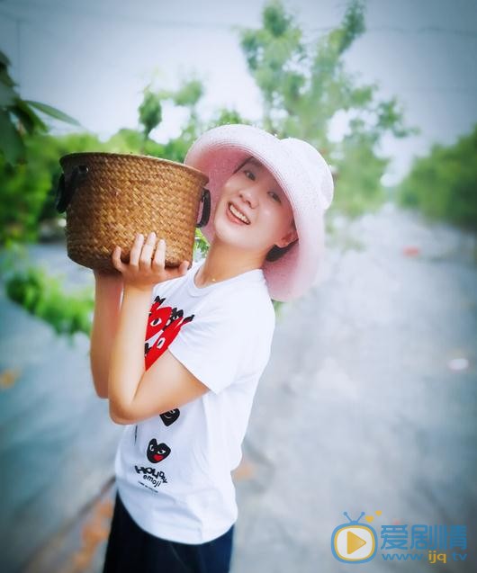 杨淇旅游照 杨淇高清写真_杨淇高清剧照