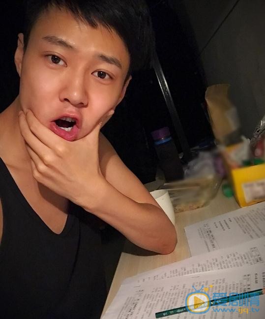 李添诺生活照 李添诺高清写真_李添诺高清剧照