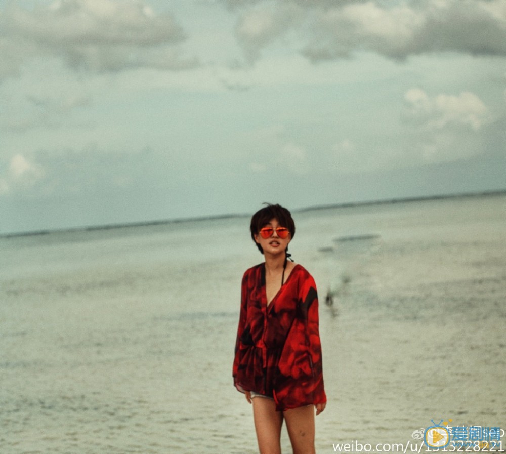 李佳桐时尚街拍 李佳桐高清写真_李佳桐高清剧照