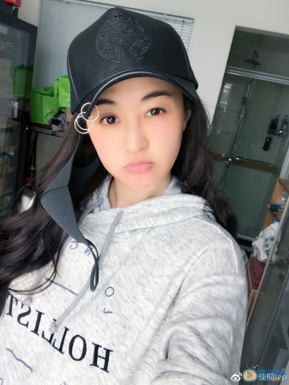 李佳桐卖萌照 李佳桐高清写真_李佳桐高清剧照