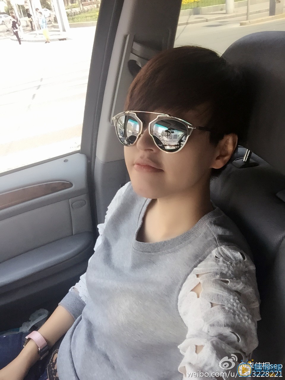 李佳桐卖萌照 李佳桐卖萌照