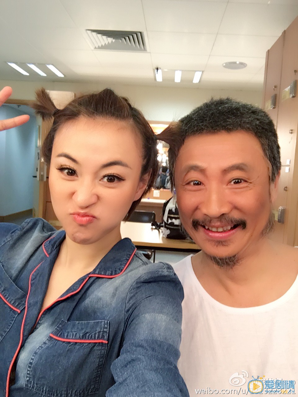 李佳桐卖萌照 李佳桐高清写真_李佳桐高清剧照
