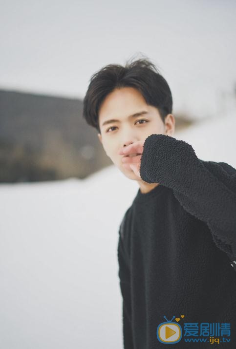 王宇威雪地写真