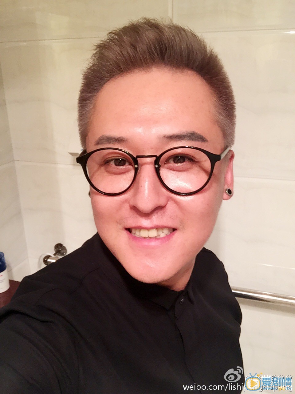 李世鹏生活照