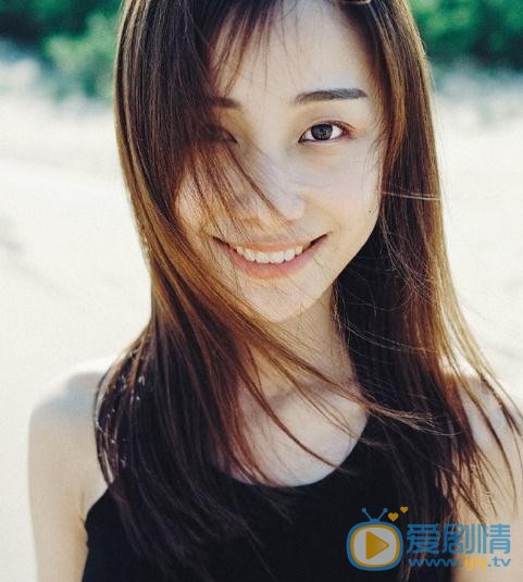 姜梓新气质写真