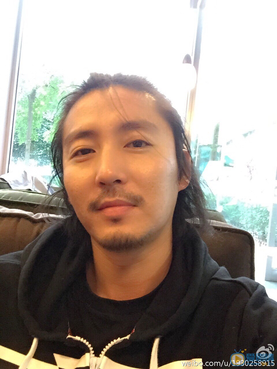 王泷正生活照 王泷正高清写真_王泷正高清剧照