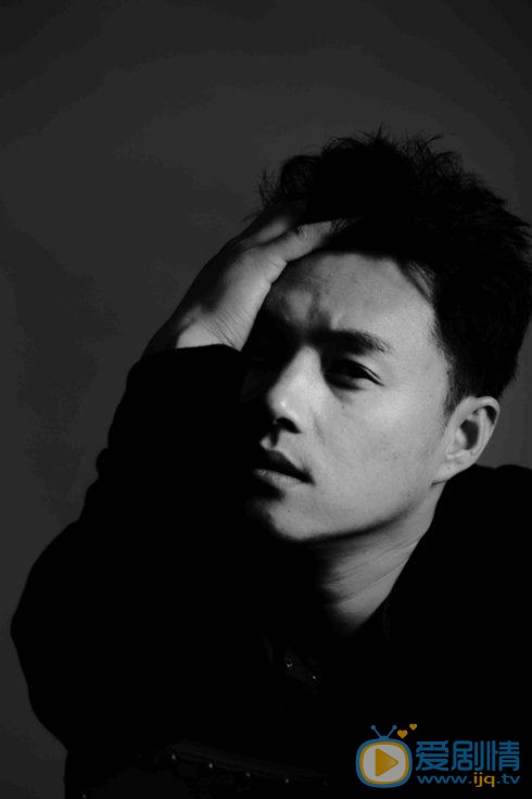 万弘杰黑白大片 万弘杰高清写真_万弘杰高清剧照