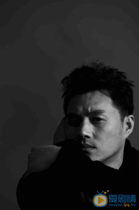 万弘杰黑白大片 万弘杰高清写真_万弘杰高清剧照