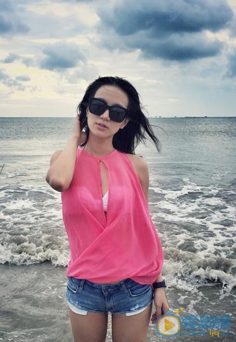 魏璐海边照 魏璐海边照
