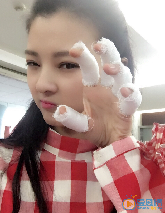 张潘靓子卖萌照 张潘靓子高清写真_张潘靓子高清剧照