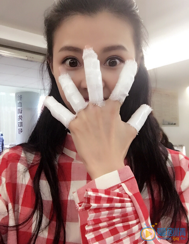 张潘靓子卖萌照 张潘靓子高清写真_张潘靓子高清剧照