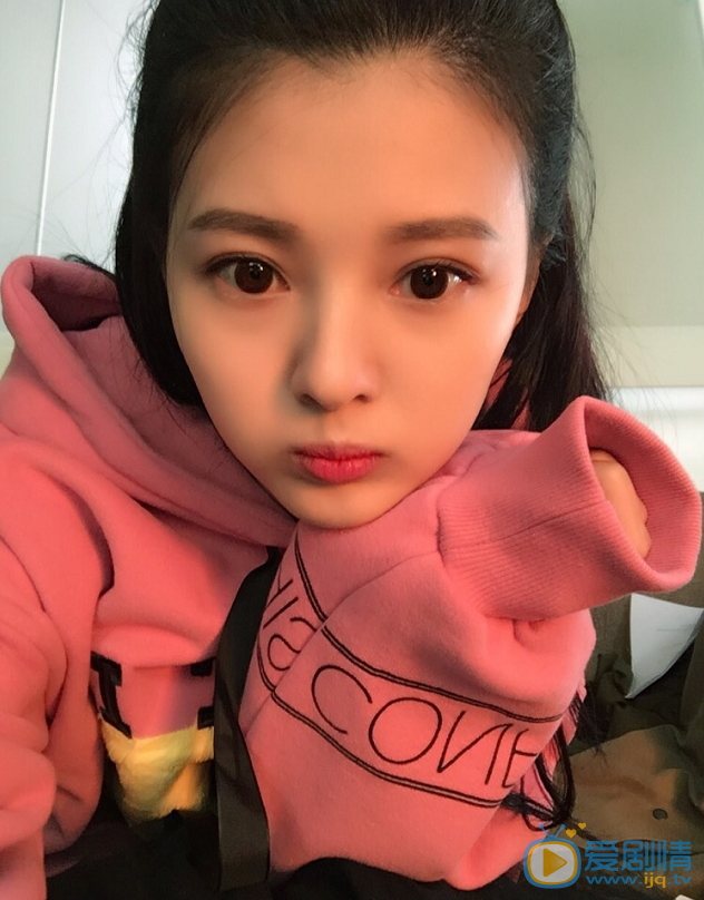 张潘靓子卖萌照 张潘靓子高清写真_张潘靓子高清剧照