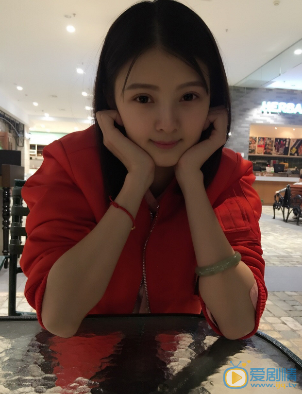 张潘靓子卖萌照 张潘靓子高清写真_张潘靓子高清剧照