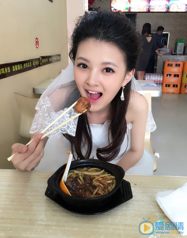 张潘靓子卖萌照 张潘靓子高清写真_张潘靓子高清剧照