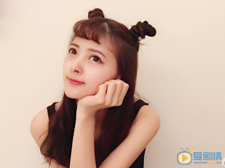 张潘靓子卖萌照 张潘靓子高清写真_张潘靓子高清剧照