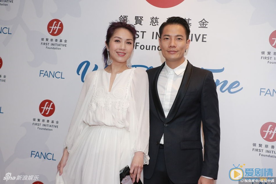 杨千嬅夫妻同框照 杨千嬅和老公丁子高合照