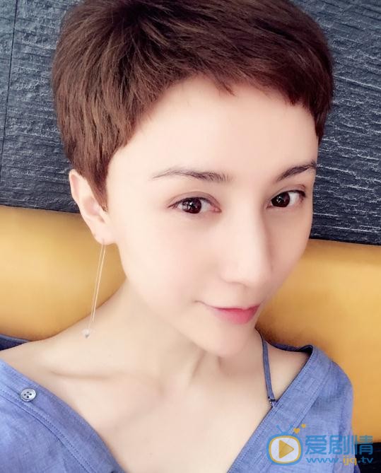 周庭伊生活照
