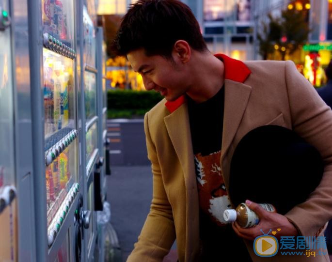 刘潮街拍 刘潮高清写真_刘潮高清剧照
