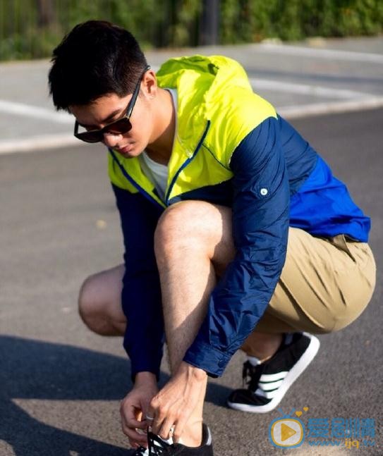刘潮街拍 刘潮高清写真_刘潮高清剧照