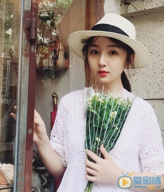 张艺馨小清新写真