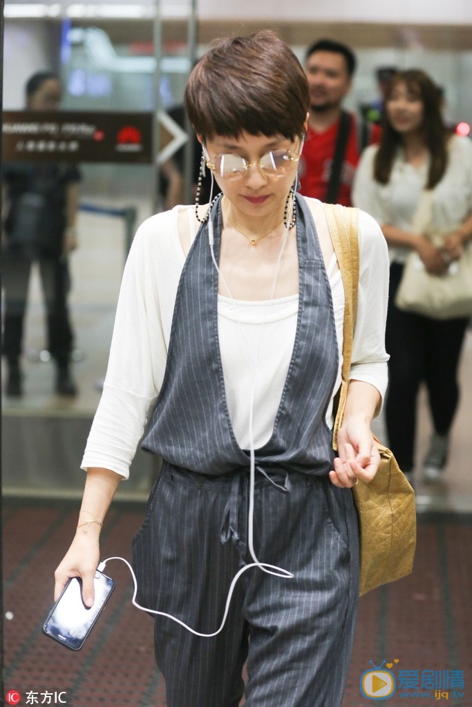 马伊琍路透街拍照 马伊俐路透街拍照
