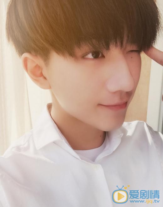 李宏毅生活照 李宏毅高清写真_李宏毅高清剧照
